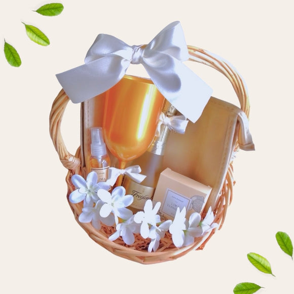 Canasta Box Mujer 1 | Regalos Personalizados | Boketto Lima. Regalos para mujeres y hombres en su Cumpleaños, Día de la Madre, Día del Padre, San Valentín. Regalos para mi novio o novia en nuestro Aniversario o Matrimonio. Detalles para regalar. Regalos a domicilio. Box de regalo. Gift Box en Lima. Gift Boxes Navideños.