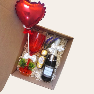 Gift Box Aniversario 6 | Regalos Personalizados | Boketto Lima. Regalos para mujeres y hombres en su Cumpleaños, Día de la Madre, Día del Padre, San Valentín. Regalos para mi novio o novia en nuestro Aniversario o Matrimonio. Detalles para regalar. Regalos a domicilio. Box de regalo. Gift Box en Lima. Gift Boxes Navideños.