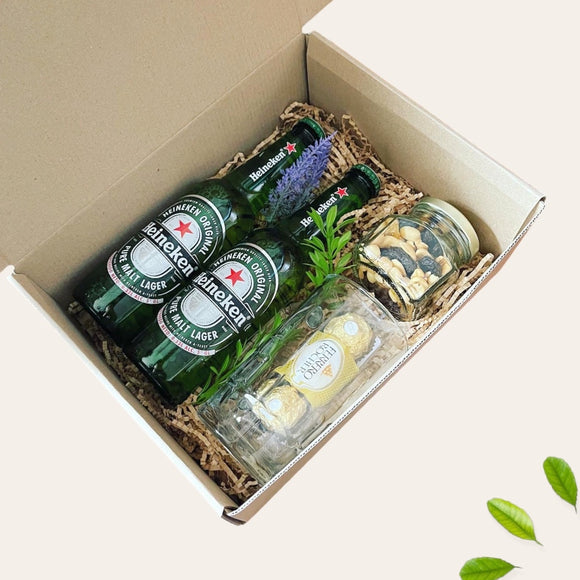 Gift Box Cervecero 5 | Regalos Personalizados | Boketto Lima. Regalos para mujeres y hombres en su Cumpleaños, Día de la Madre, Día del Padre, San Valentín. Regalos para mi novio o novia en nuestro Aniversario o Matrimonio. Detalles para regalar. Regalos a domicilio. Box de regalo. Gift Box en Lima.