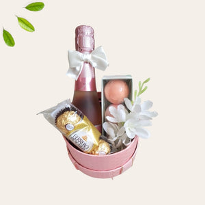 Gift Box Mujer 5 | Regalos Personalizados | Boketto Lima. Regalos para mujeres y hombres en su Cumpleaños, Día de la Madre, Día del Padre, San Valentín. Regalos para mi novio o novia en nuestro Aniversario o Matrimonio. Detalles para regalar. Regalos a domicilio. Box de regalo. Gift Box en Lima.