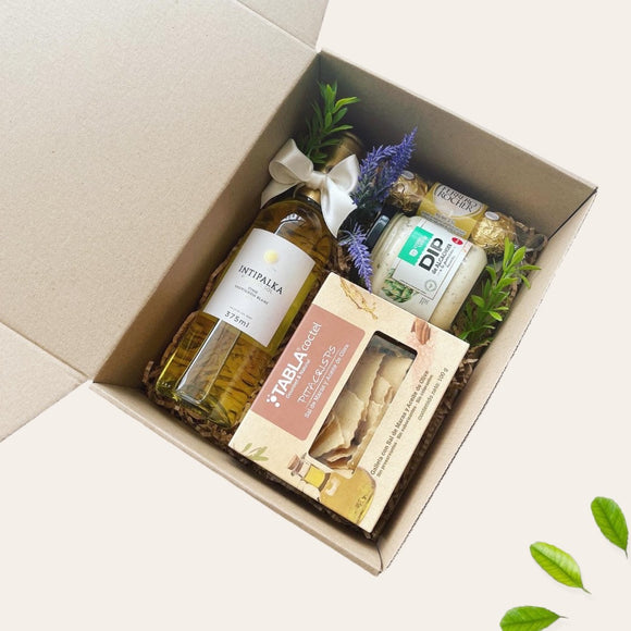 Gift Box Vino 2 | Regalos Personalizados | Boketto Lima. Regalos para mujeres y hombres en su Cumpleaños, Día de la Madre, Día del Padre, San Valentín. Regalos para mi novio o novia en nuestro Aniversario o Matrimonio. Detalles para regalar. Regalos a domicilio. Box de regalo. Gift Box en Lima.