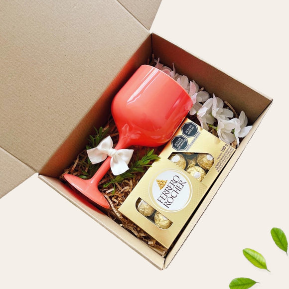 Gift Box Copa + Chocolates 4